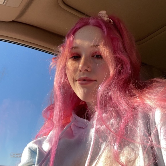 Meet your Posher, Claire - Picture 1 of 1